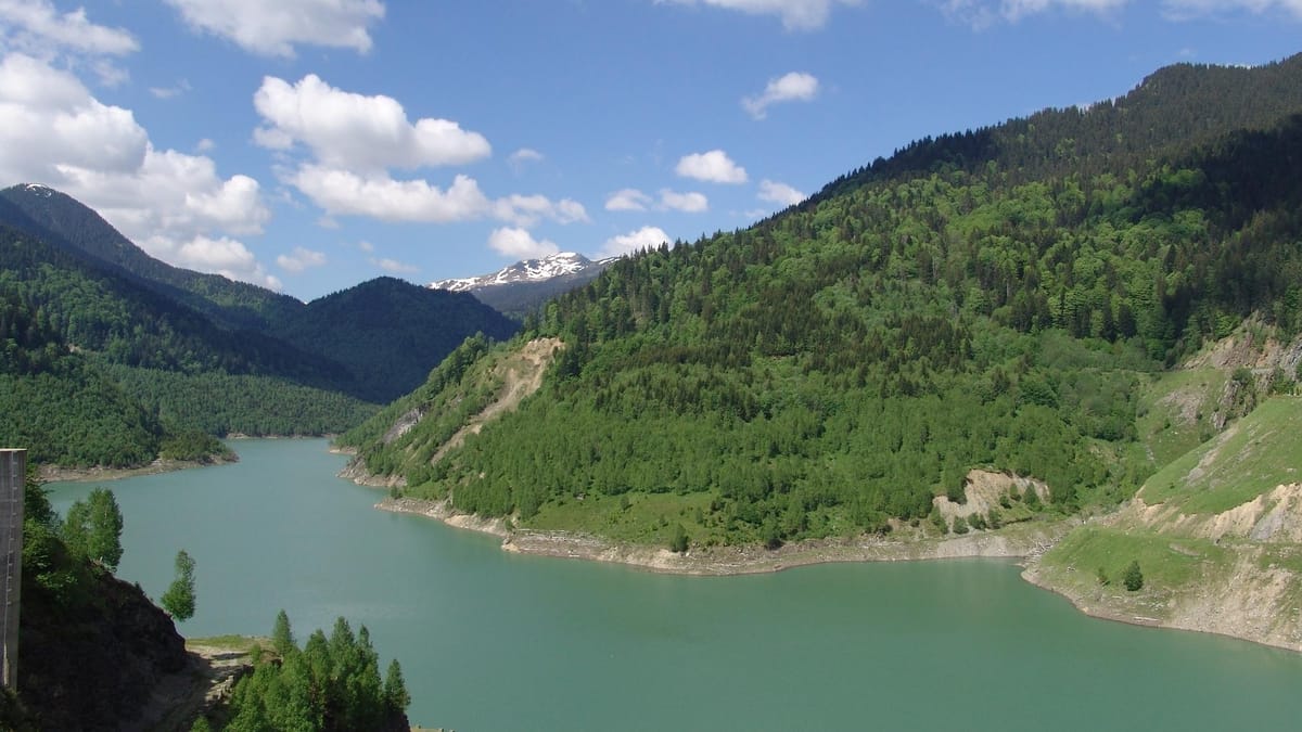 Lacul Gura Apelor din Retezat, afectat de un fenomen natural, primește fonduri uriașe pentru modernizare