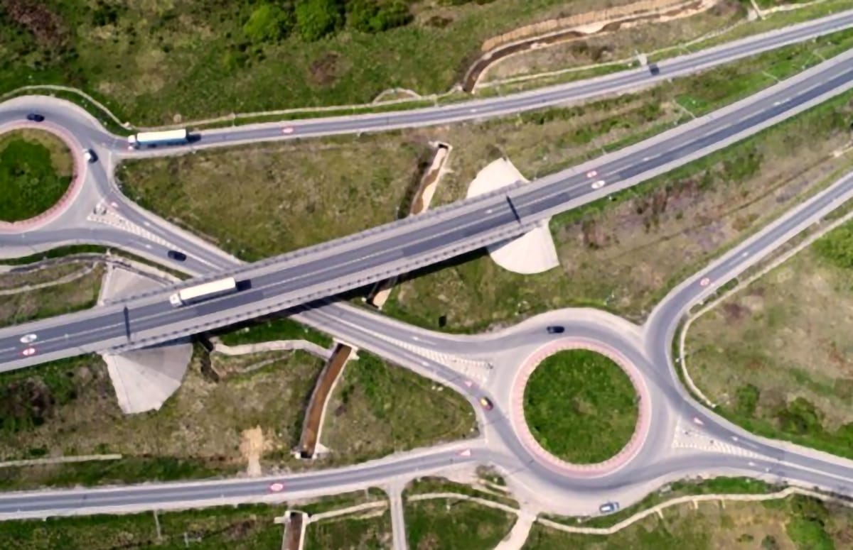 Caransebeș: Varianta ocolitoare a municipiului intră în reabilitare