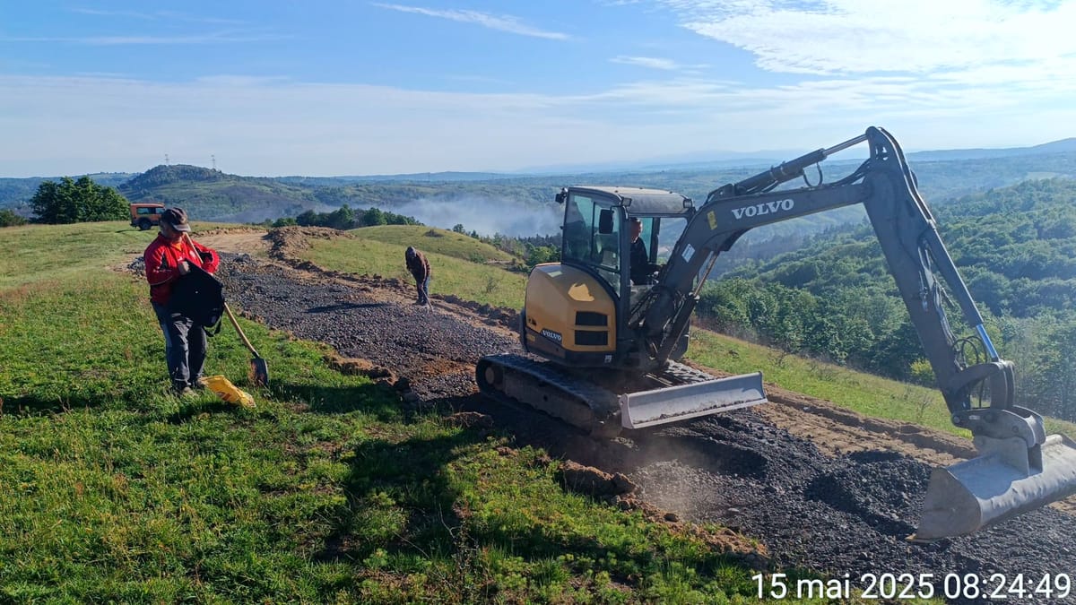 Reșița demarează lucrările pentru viitorul Parc Fotovoltaic: Prima etapă – drumul de acces al unei investiții verzi de 55 de milioane de lei