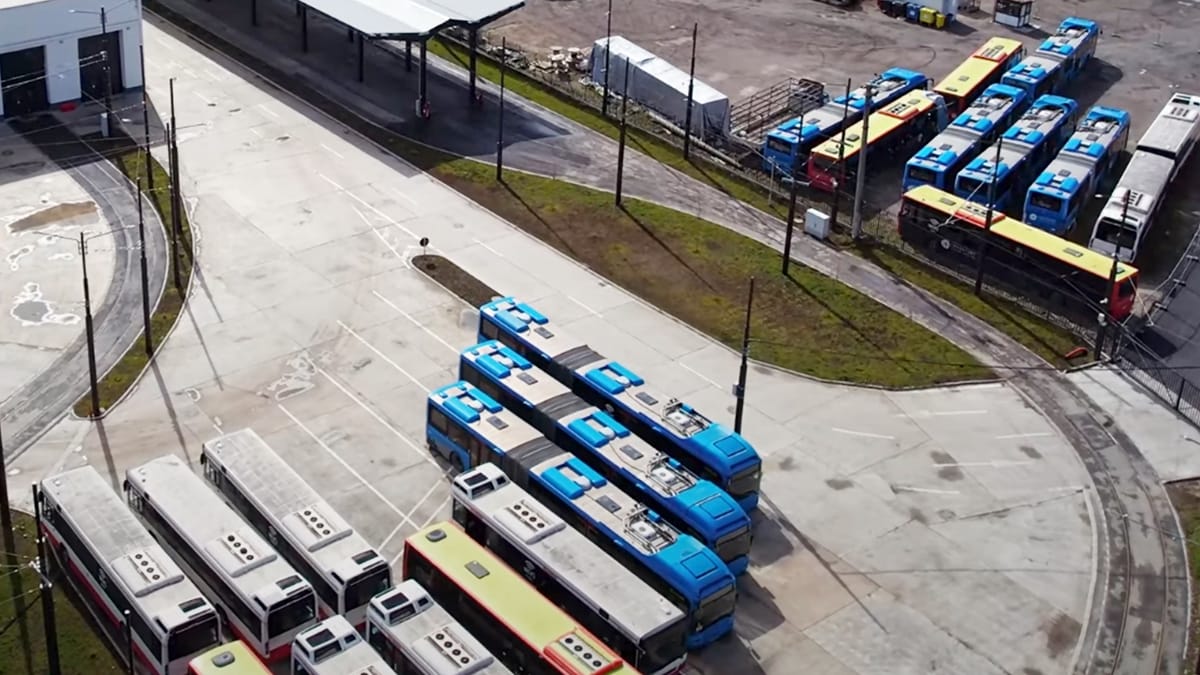 Autobuzele reșițene pornesc spre o nouă viață în Republica Moldova: O poveste de modernizare și solidaritate regională