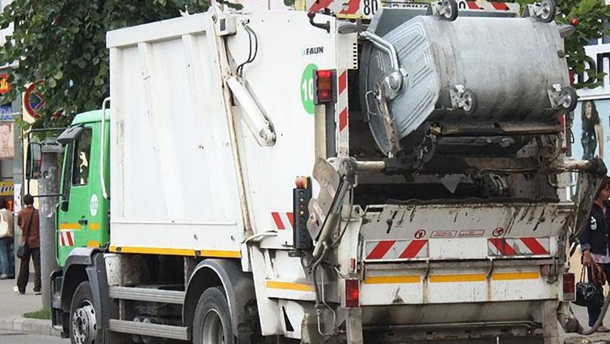 Taxa de salubrizare, noul lux al românilor. De la Oțelu Roșu la Iași, cât costă gunoiul pe cap de locuitor