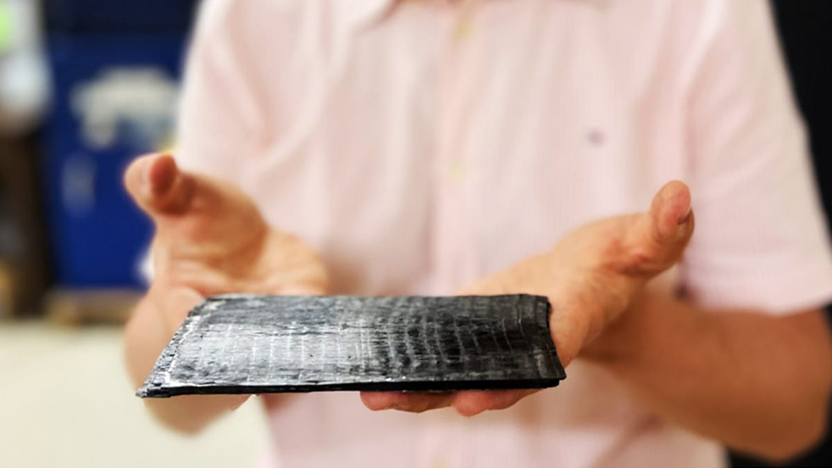 Inginerii americani au creat materialul viitorului: Un plastic mai dur decât oțelul, ușor, indestructibil și autoregenerabil