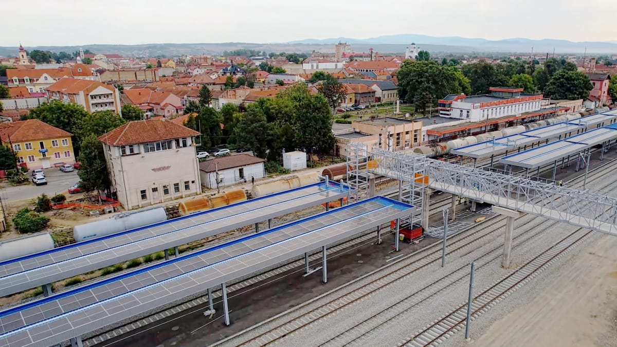 Stația CF Lugoj redevine funcțională după modernizare: Peroane moderne, linii electrice și pasarele pietonale