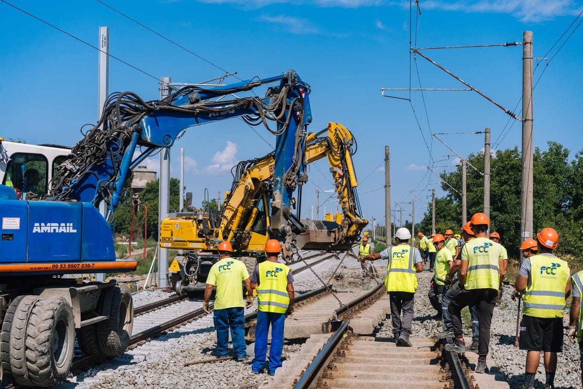Nou tronson feroviar în vest: Trenurile circulă pe alți 6 km de cale ferată modernizată, intrați în funcțiune între Lugoj și Jabăr