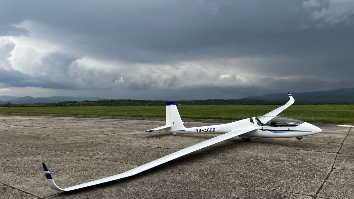 Aeroportul Caransebeș, sub administrarea municipală? Deputatul Marcel Vela revine cu propunerea de transfer către Primărie