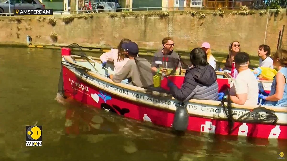 Olanda, pionier în economia circulară: Pescuitul plasticului în Olanda transformă deșeurile din canale în locuri de relaxare