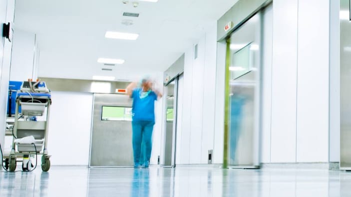 Discrepanțe în infrastructura medicală: O analiză comparativă între județele Caraș-Severin și Timiș