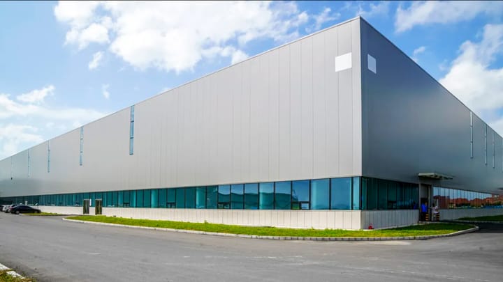 Investiție de 4 milioane de euro transformă orășelul românesc Călan în centrul deserturilor premium. Cum alimentează noua fabrică Senneville rețelele de retail ale țării