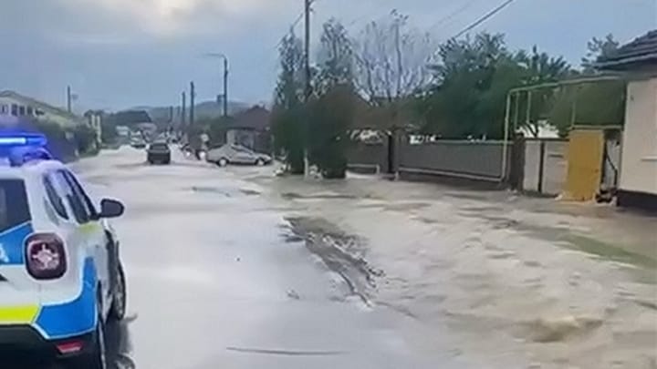 Știre de ultimă oră: Ploi torențiale, probleme de trafic și închidere de drum în vestul țării