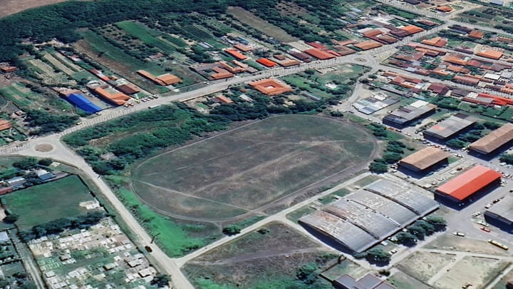 Licitație eșuată pentru fostul stadion ACH din Caransebeș: 200.000 de euro, un preț prea mare pentru investitori