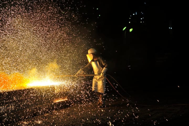 Liberty Galați a reluat producția după un an de stagnare: Furnalul nr. 5 a generat deja 15.000 de tone de brame