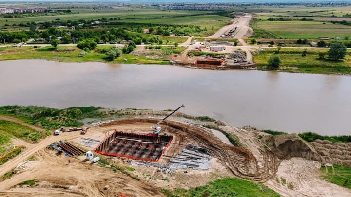 Modernizare semnificativă pe Calea Ferată Caransebeș – Timișoara – Arad: Lotul 4 depășește 15% și se lucrează la podul peste Mureș