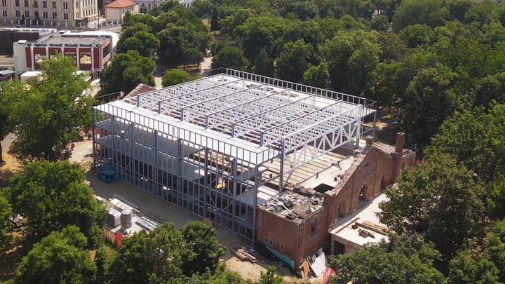 Un nou început pentru Sala 2 a Teatrului Național Timișoara: Fațadă de sticlă și tehnologie de secol XXI