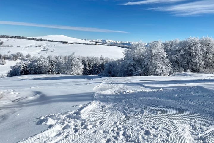 Investiție majoră în turismul din Caraș Severin: Consiliul Județean a aprobat finanțarea pentru dezvoltarea proiectului schiabil Semenic