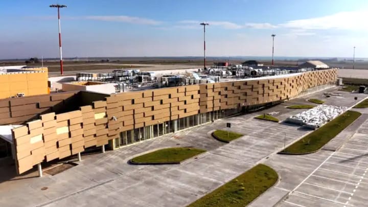 Licitație frauduloasă la Aeroportul Kogălniceanu: Firme cu documente false, finanțate de UE, cercetate de DNA și Parchetul European