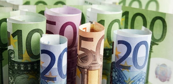 Moneda euro în România: Pregătiri tehnice, dileme economice și lecțiile din Grecia