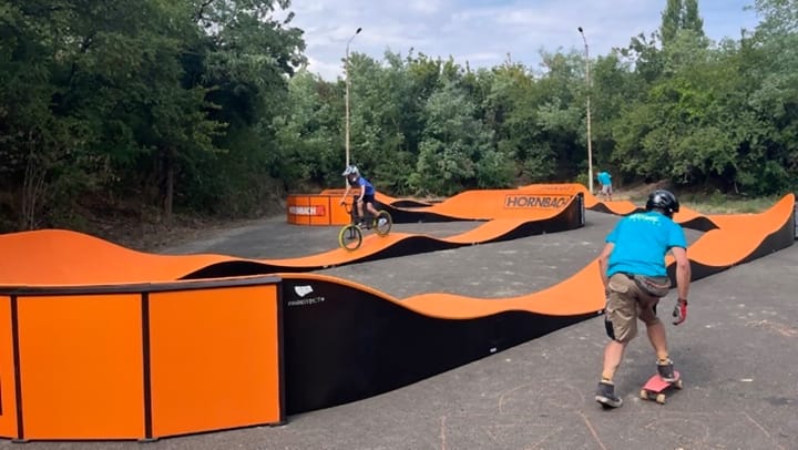 Timișoara are un pumptrack modular nou, donat de Hornbach pentru un oraș mai activ