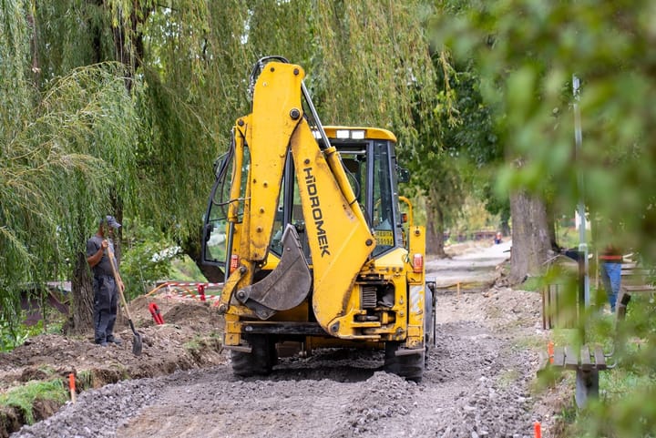 Reșița modernizează malurile Bârzavei: Proiectul Promenadă și Pasarele, noutăți din șantier și termen de finalizare